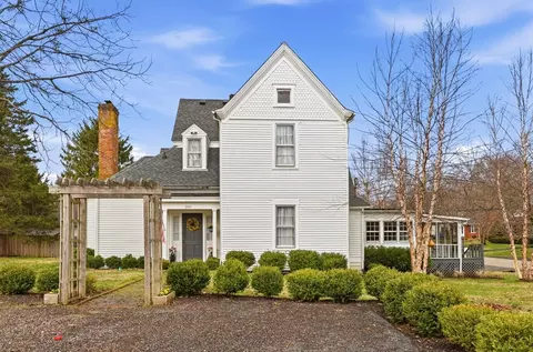 301 S Turner St, Midway, KY 40347