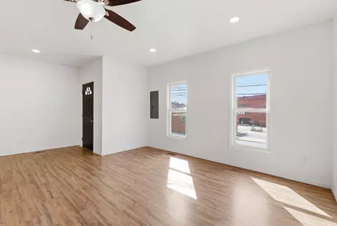 Living - 121 E Washington St, Georgetown, KY 40324 photo 3 of 10