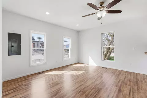 Living - 121 E Washington St, Georgetown, KY 40324 photo 1 of 10