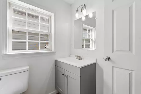 Bath - 121 E Washington St, Georgetown, KY 40324 photo 6 of 6