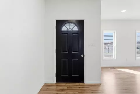 Entry Way - 121 E Washington St, Georgetown, KY 40324 photo 4 of 6