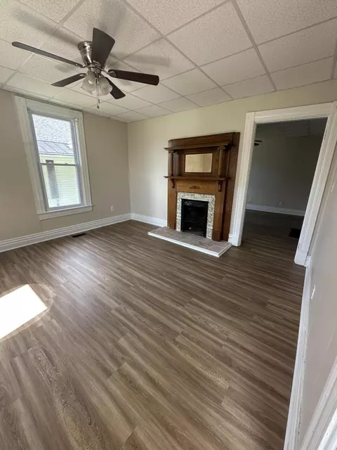 Living - 402 Walnut St, Georgetown, KY 40324 photo 1 of 2