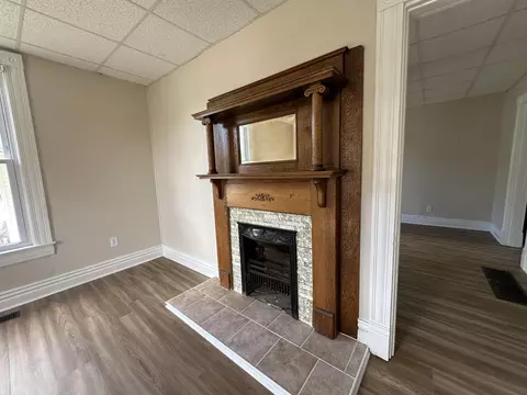Living - 402 Walnut St, Georgetown, KY 40324 photo 2 of 2