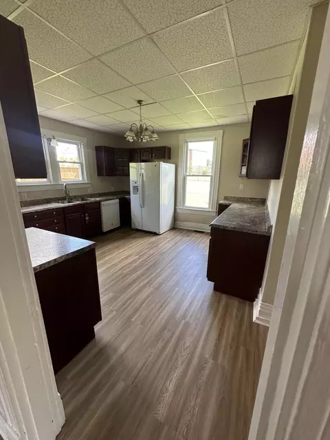 Kitchen - 402 Walnut St, Georgetown, KY 40324 photo 2 of 4