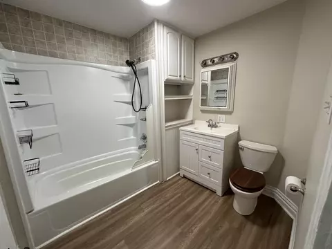 Bath - 402 Walnut St, Georgetown, KY 40324 photo 1 of 1