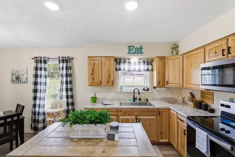 Kitchen - 123 Miles Dr, Lancaster, KY 40444 photo 1 of 4