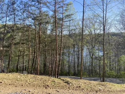 974 Cliffs Edge Rd, East Bernstadt, KY 40729