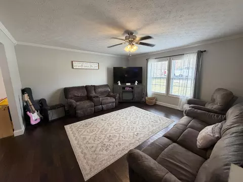 Living - 235 Stony Brook Dr, Corbin, KY 40701 photo 2 of 3