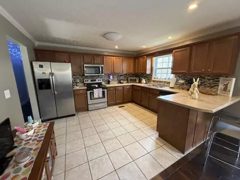 Kitchen - 235 Stony Brook Dr, Corbin, KY 40701 photo 2 of 3