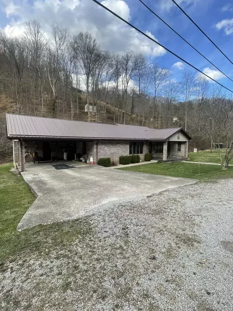 867 Highway 1148, Isom, KY 41824