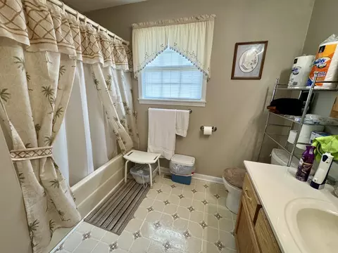 Bath - 336 Springhurst Dr, Berea, KY 40403 photo 3 of 3