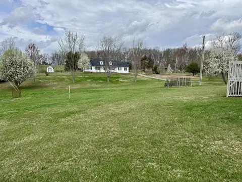 Exterior - 336 Springhurst Dr, Berea, KY 40403 photo 7 of 10