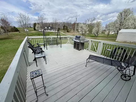 Exterior - 336 Springhurst Dr, Berea, KY 40403 photo 5 of 10