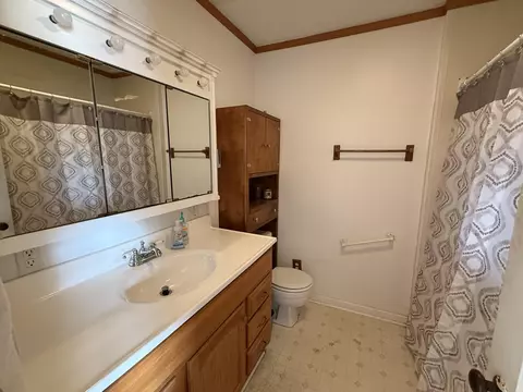 Bath - 904 W 5th St, Corbin, KY 40701 photo 1 of 2