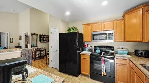 Kitchen - 132 Stapleton Way, Georgetown, KY 40324 photo 2 of 2