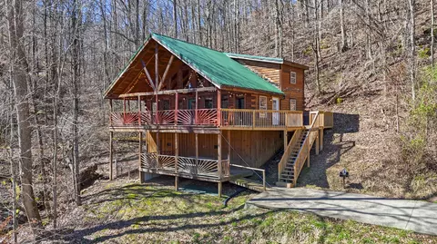 50 Sapphire Dr, Slade, KY 40376