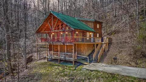 50 Platinum Dr, Slade, KY 40376