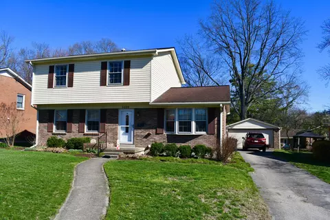 3328 Crown Crest Rd, Lexington, KY 40517