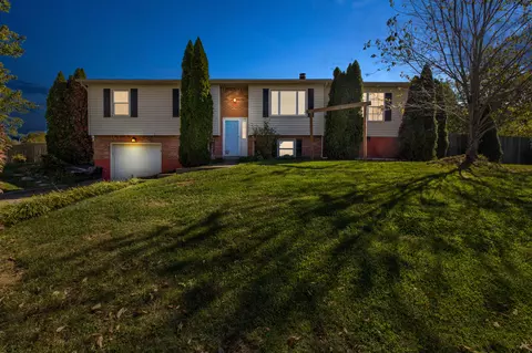 556 Lakeview Cir, Mount Sterling, KY 40353