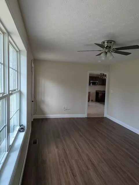 Living - 201 Union St, Corbin, KY 40701 photo 1 of 3