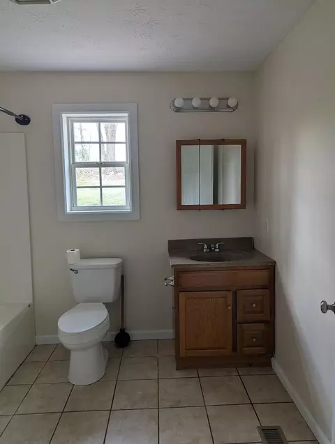 Bath - 201 Union St, Corbin, KY 40701 photo 1 of 3