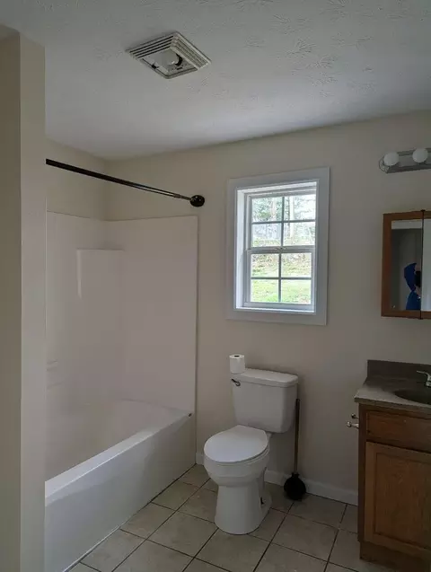 Bath - 201 Union St, Corbin, KY 40701 photo 3 of 3