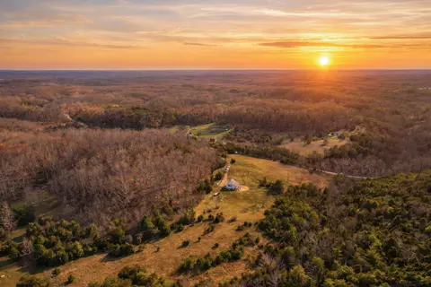 9098 Winchester Rd, Irvine, KY 40336