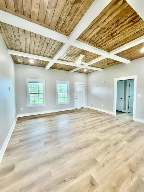 Living - 804 Mohawk Dr, Richmond, KY 40475 photo 3 of 3