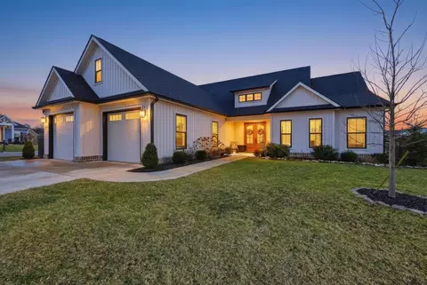 110 Classic Ct, Versailles, KY 40383