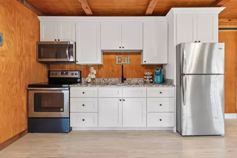 Kitchen - 1994 Jasper Bend Rd, Burnside, KY 42519 photo 2 of 2