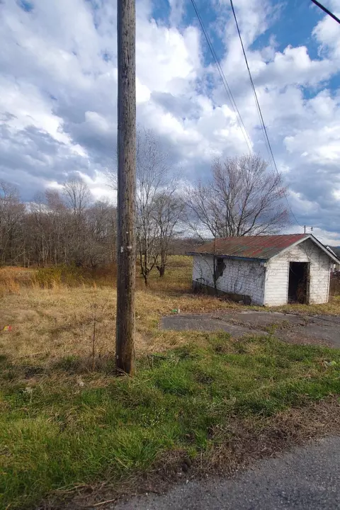 694 N Kentucky 830, Corbin, KY 40701 photo 4