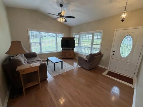 Living - 49 Creekside Ln, Corbin, KY 40701 photo 1 of 1