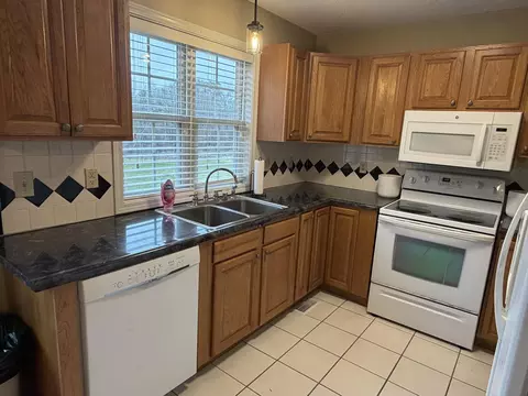 Kitchen - 49 Creekside Ln, Corbin, KY 40701 photo 2 of 2