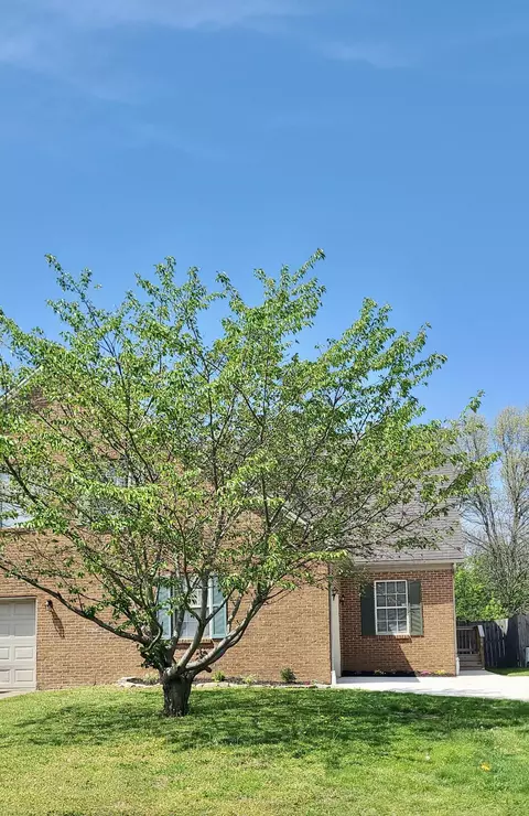 Exterior - 220 Tanbark Dr, Georgetown, KY 40324 photo 4 of 8