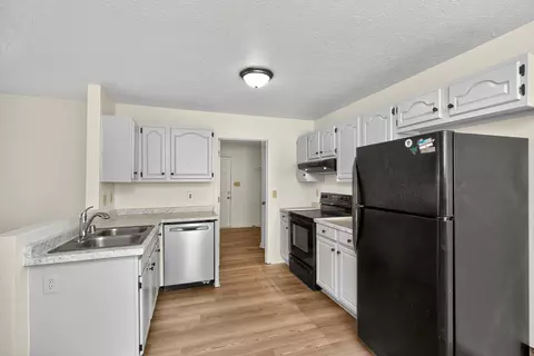 Kitchen - 220 Tanbark Dr, Georgetown, KY 40324 photo 2 of 2