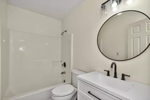 Bath - 220 Tanbark Dr, Georgetown, KY 40324 photo 3 of 4