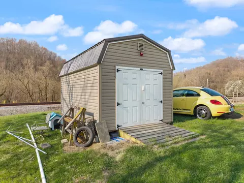 29 S Dawkins Ave, West Van Lear, KY 41268 photo 8