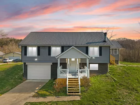29 S Dawkins Ave, West Van Lear, KY 41268