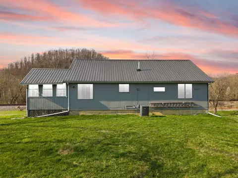 29 S Dawkins Ave, West Van Lear, KY 41268 photo 5