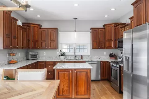Kitchen - 129 Birkdale Dr, Georgetown, KY 40324 photo 2 of 6