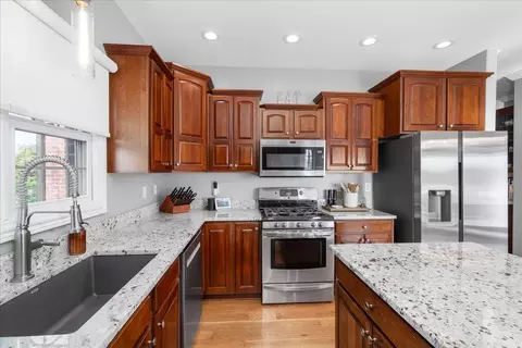 Kitchen - 129 Birkdale Dr, Georgetown, KY 40324 photo 5 of 6