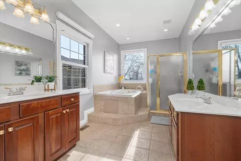 Bath - 129 Birkdale Dr, Georgetown, KY 40324 photo 1 of 5