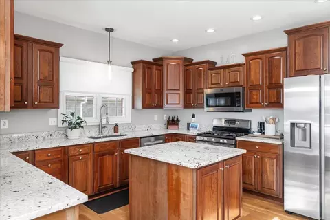 Kitchen - 129 Birkdale Dr, Georgetown, KY 40324 photo 3 of 6