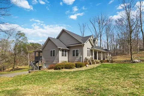 398 Carriage Ln, Jamestown, KY 42629