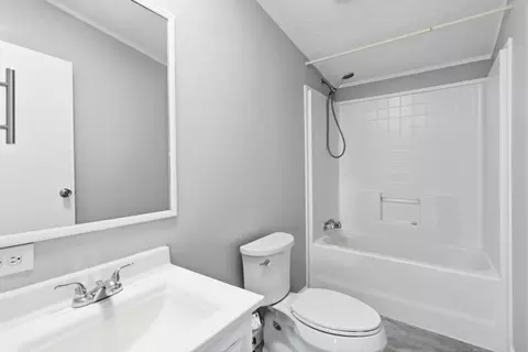 Bath - 2178 Adams Rd, Corbin, KY 40701 photo 4 of 4