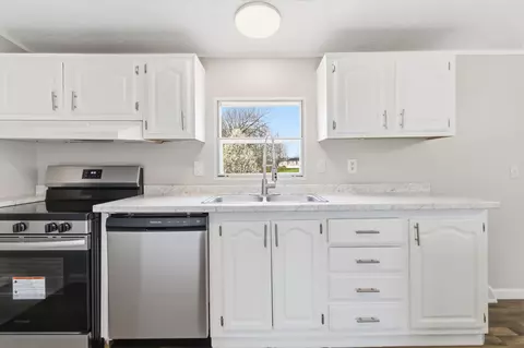 Kitchen - 2178 Adams Rd, Corbin, KY 40701 photo 2 of 2