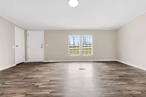 Living - 2178 Adams Rd, Corbin, KY 40701 photo 4 of 7