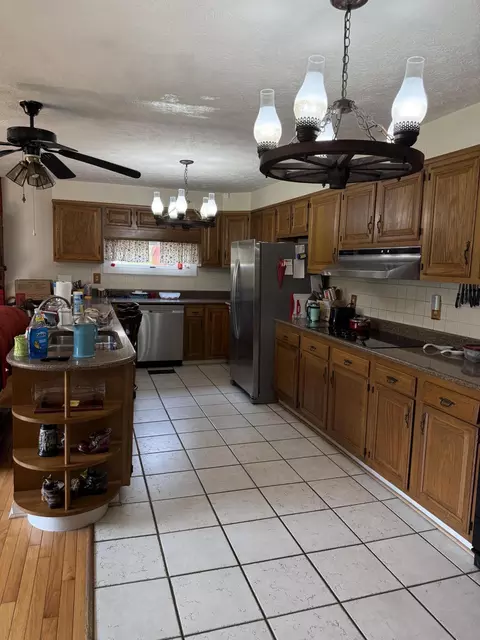 Kitchen - 2572 State Hwy 806, Eolia, KY 40826 photo 1 of 3