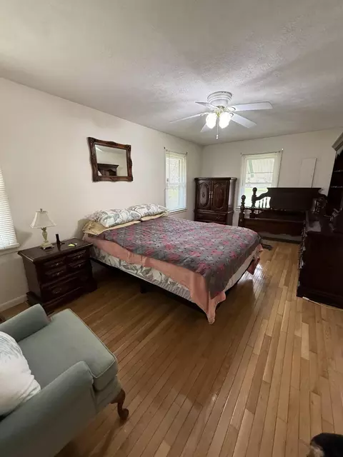 Bedroom - 2572 State Hwy 806, Eolia, KY 40826 photo 2 of 4