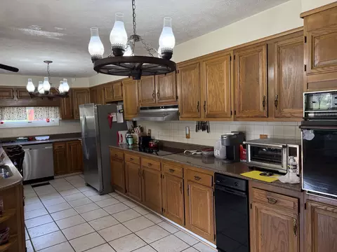 Kitchen - 2572 State Hwy 806, Eolia, KY 40826 photo 2 of 3